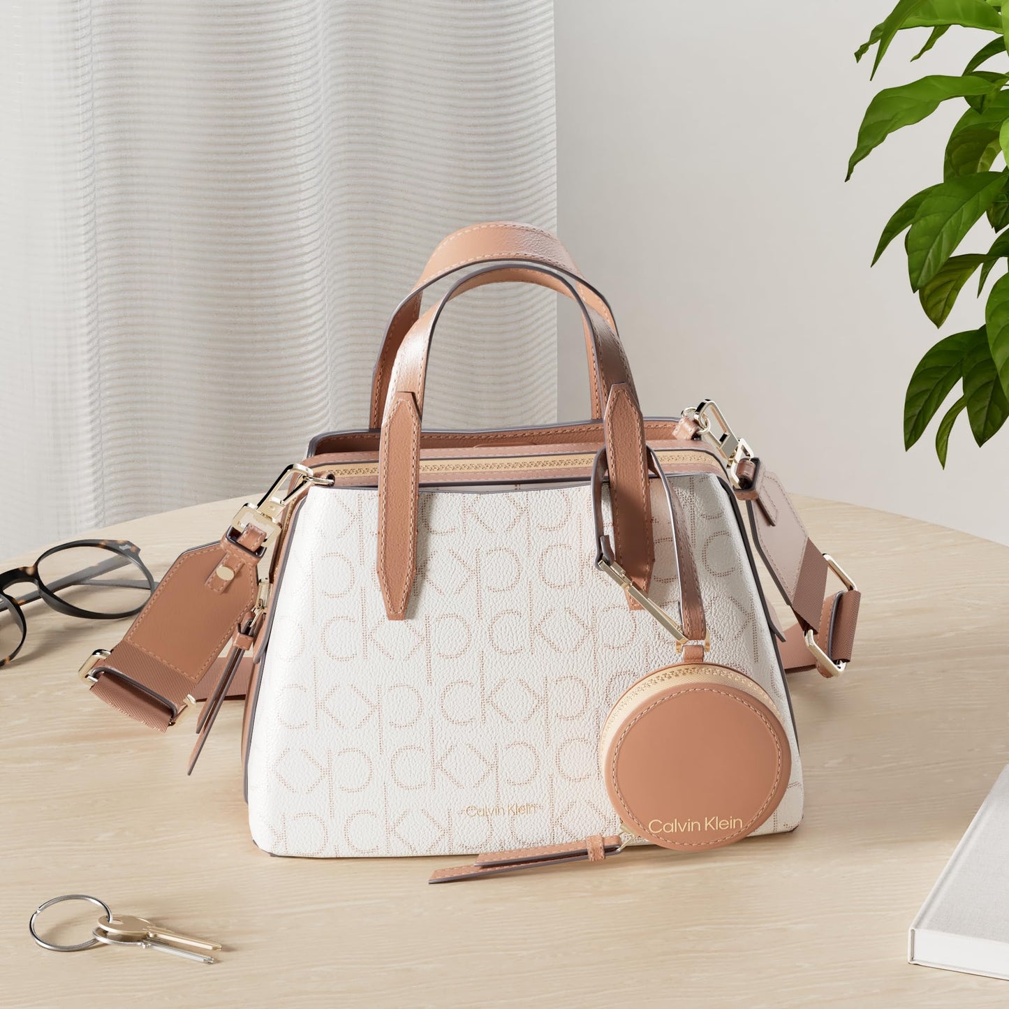 Calvin Klein Millie – Bolso bandolera mini 2 en 1 con triple compartimento, color Vainilla/Caqui/Caramelo, talla única