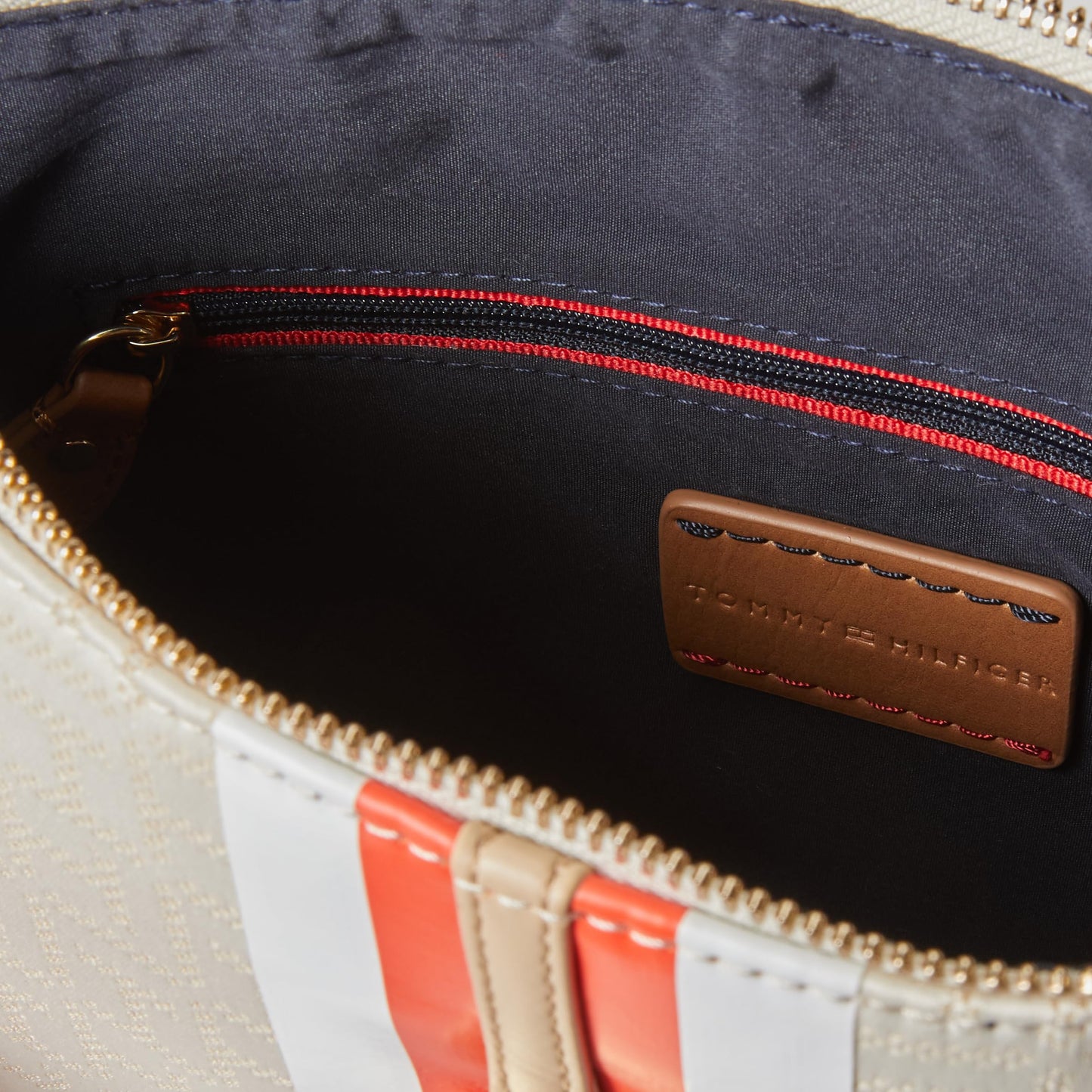 Tommy Hilfiger Womens Jaden Plus Crossbody Bag, Ivory/Clayed Pebble